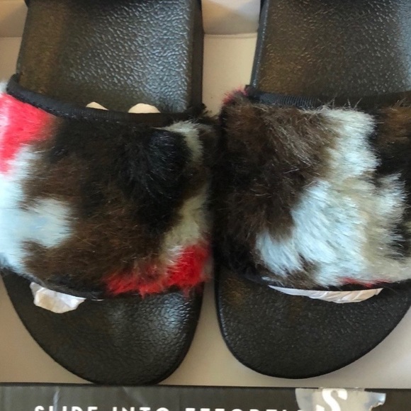 Women’s faux fur slippers/pool slides various sizes - Picture 2 of 3